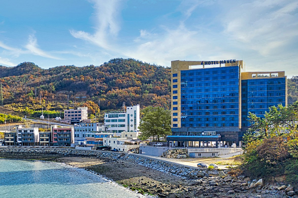 바다 앞 여수 헤이븐호텔 외관